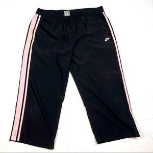 Nike Jogging Pants Ladies Medium (8–10)  Black with pink stripe A040222